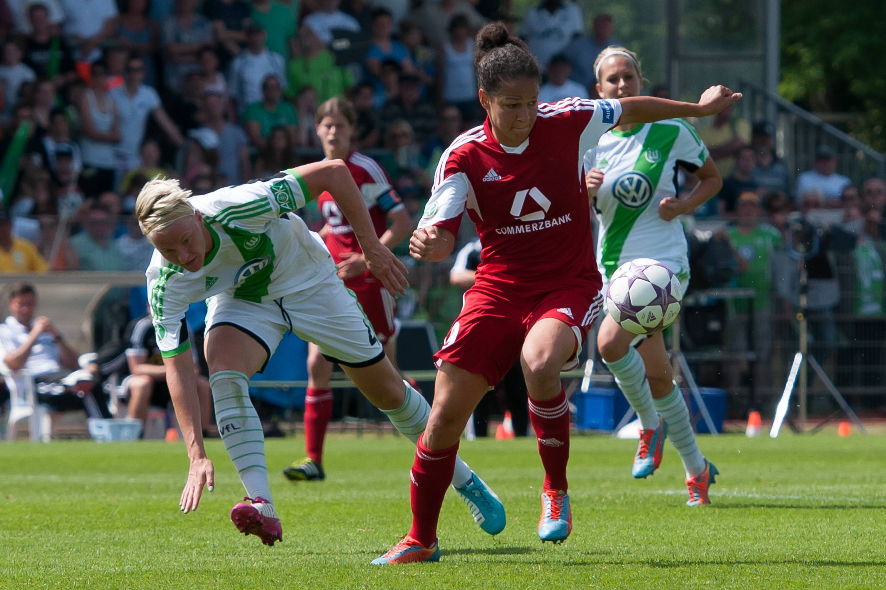 Fussball 1 Frauen Bundesliga VfL Wolfsburg 1 FFC Frankfurt v li Nilla Fischer VfL Wolfsbur